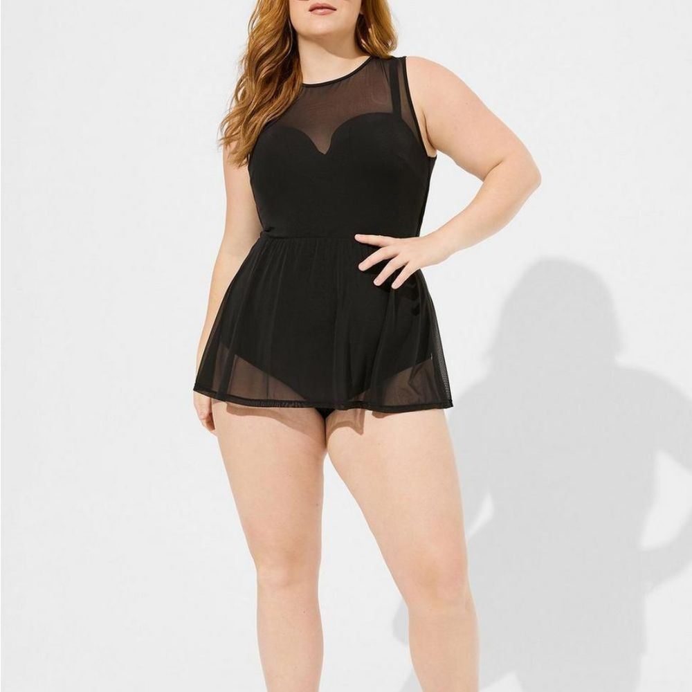 Torrid NWT‎ Women's 5 DD/F Black One Piece Bathing Suit Built in Bra Mesh Skirt